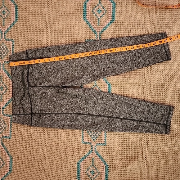 🔴 🔚🔜Victoria Secret Sport Knockout Capri Leggings. - Picture 8 of 10